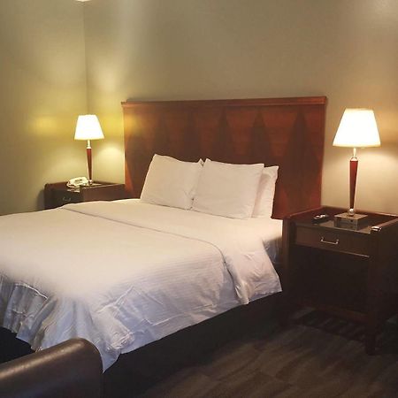 Jefferson Inn And Suites ภายนอก รูปภาพ