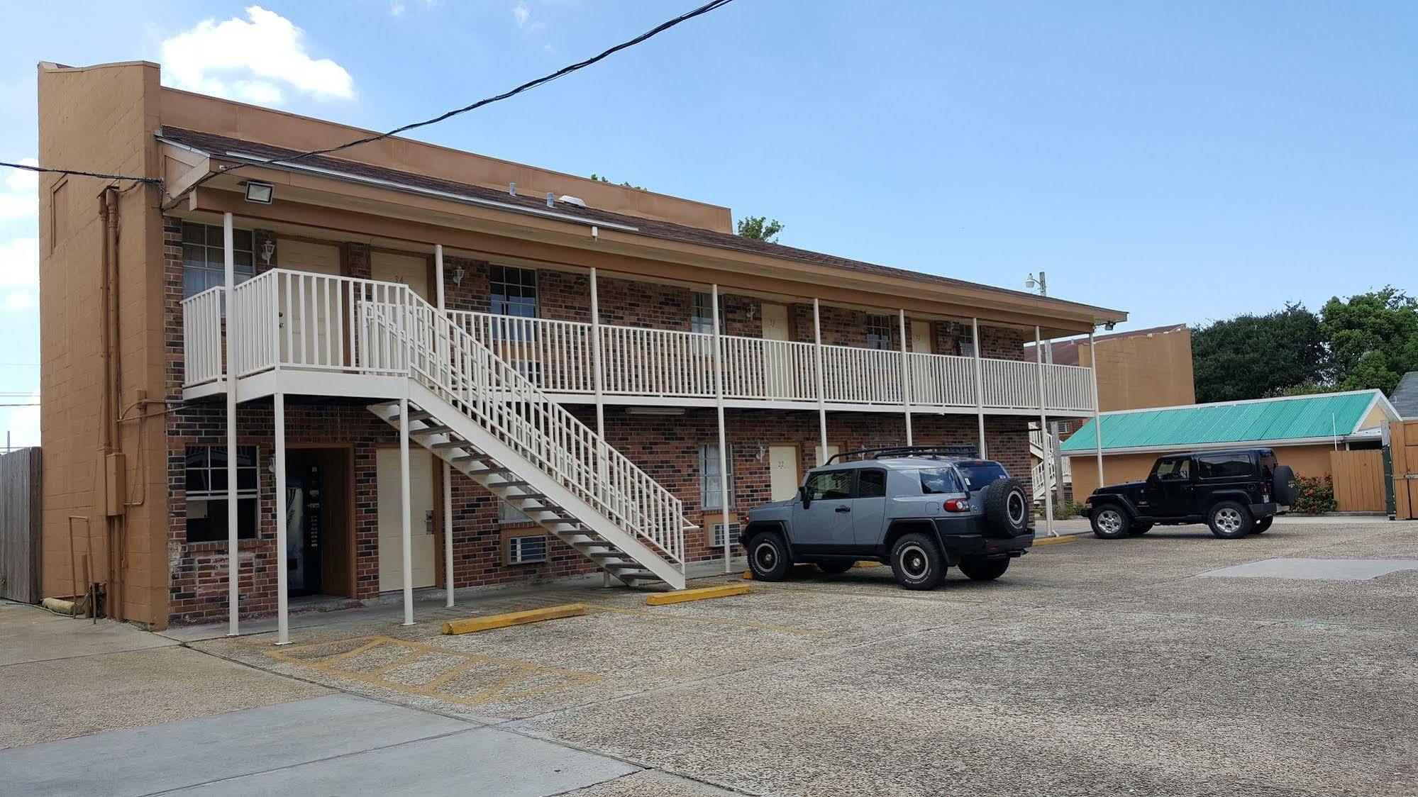 Jefferson Inn And Suites ภายนอก รูปภาพ